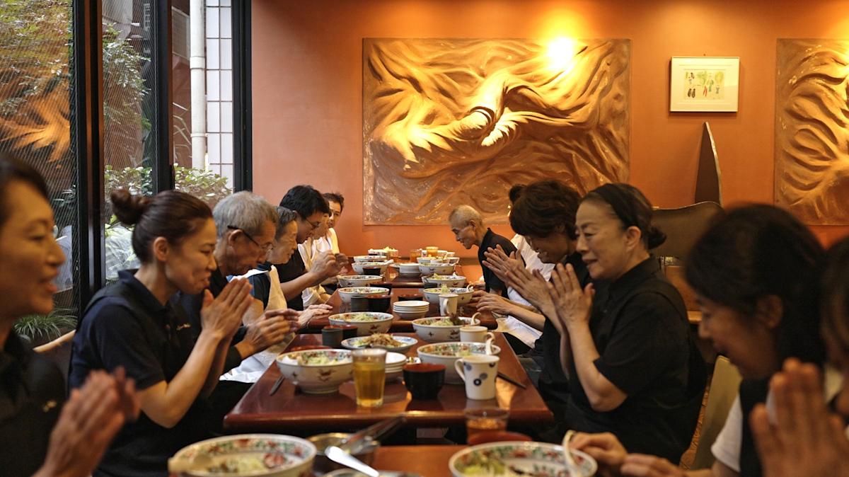 Discover Tokyo's 50-Year Queue Restaurant: Sho Sakurai Raves about Natto Fried Rice!