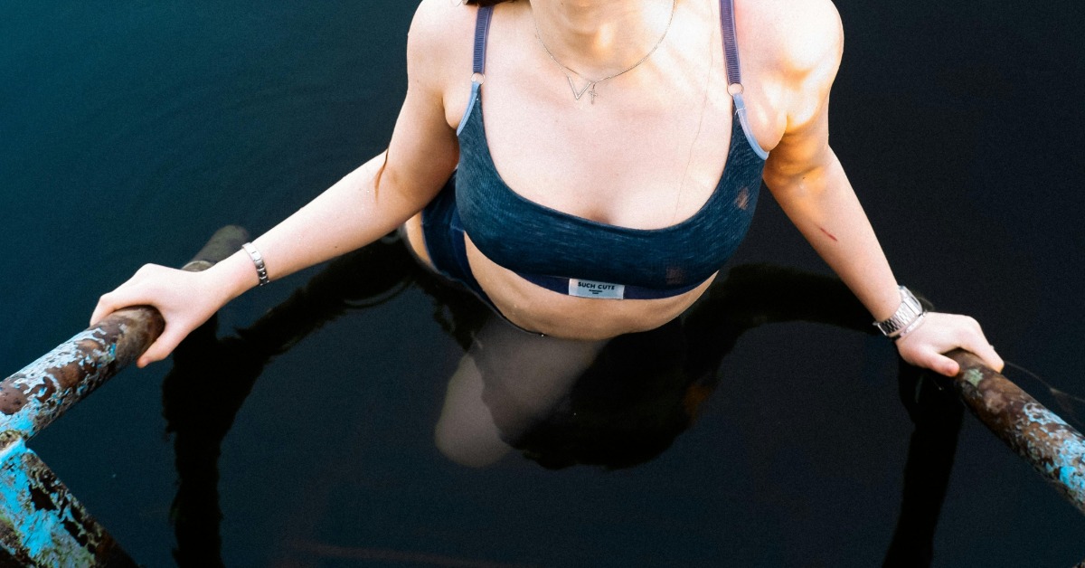 Awkward Moment in Swimsuit: Only Allowed to Take Photos, Not to Swim