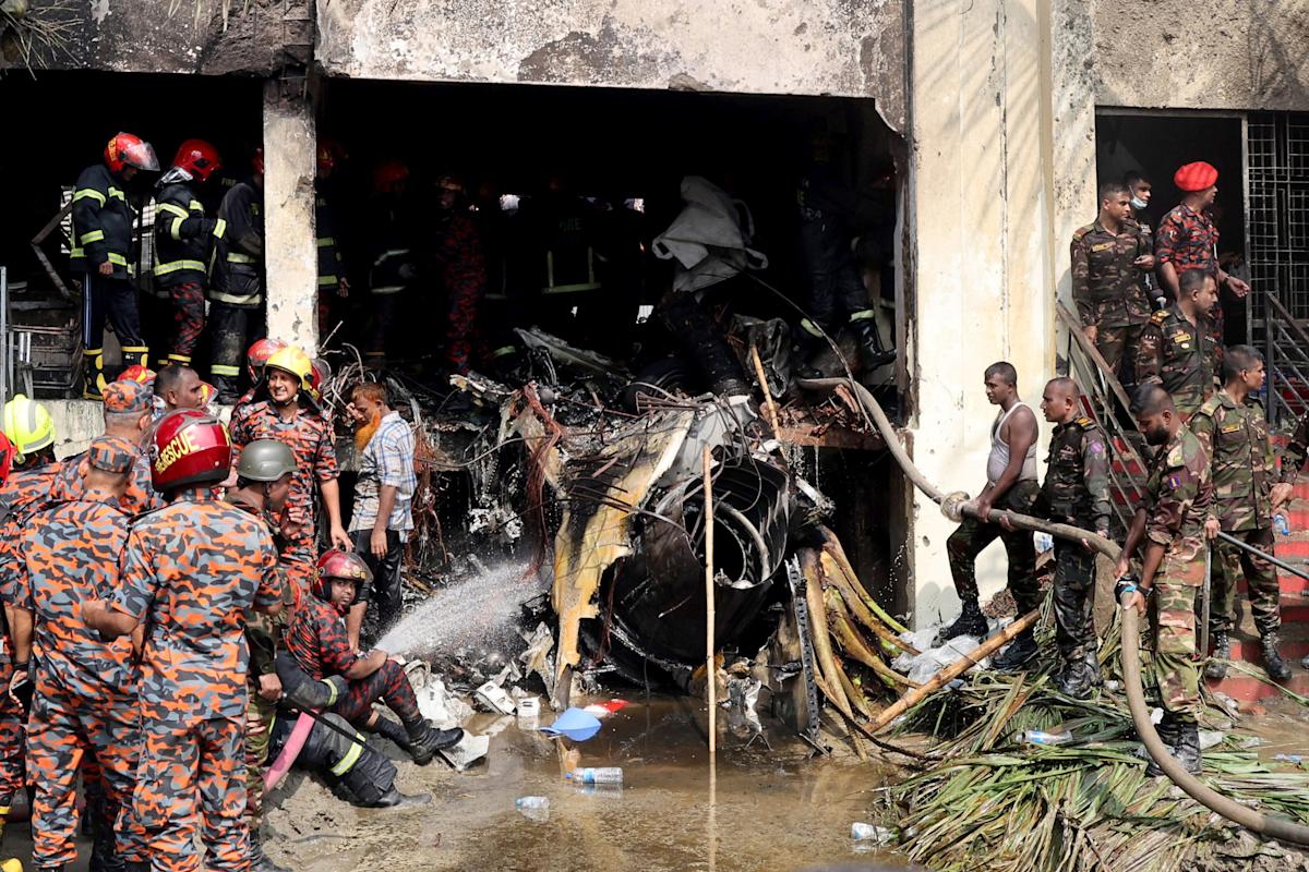 Chinese-Made Trainer Aircraft Crashes in Dhaka, Bangladesh, Killing at Least 19 and Injuring Over 100