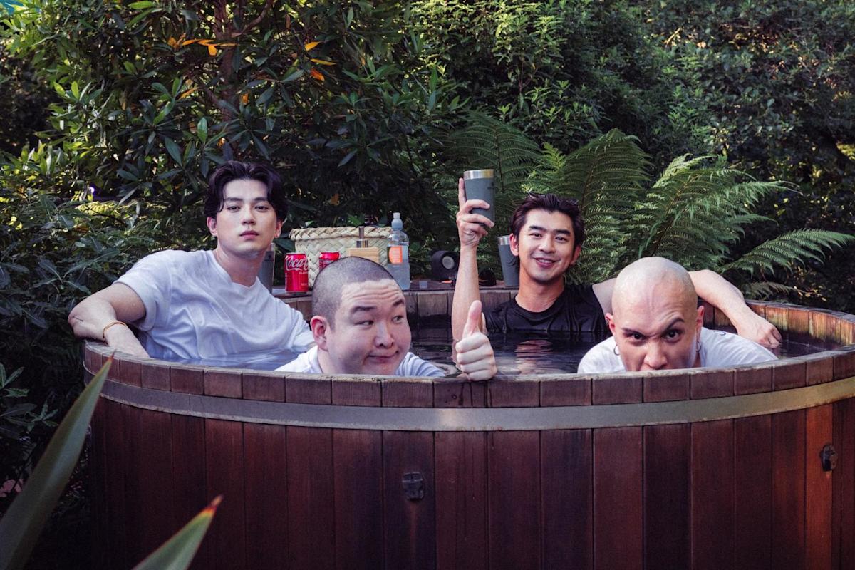 Chen Bo-Lin and Male Stars Caught in New Zealand Hot Spring Scene