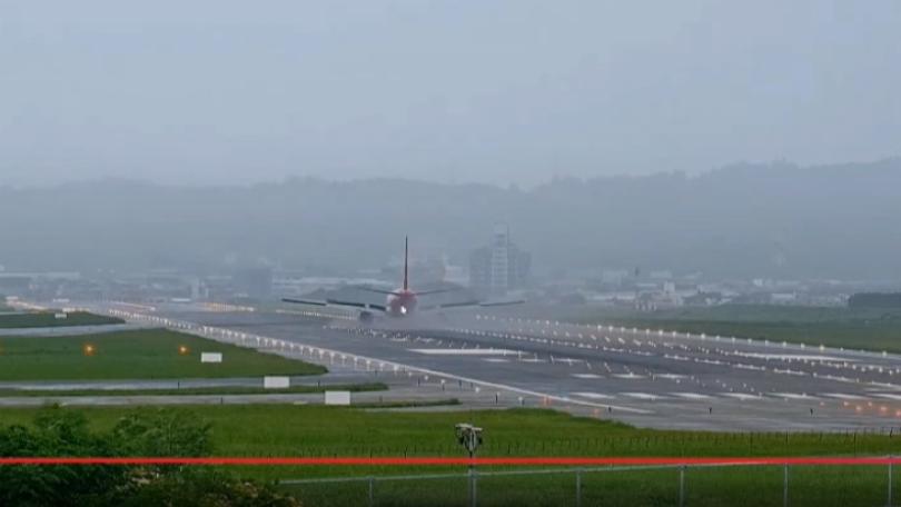 Hong Kong Airlines Flight Misguided on Taxiway, Two Aircraft Faced Each Other