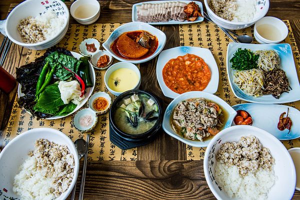 Korean Dining Culture at Risk: Traditional Banchan Replaced by Fast Food