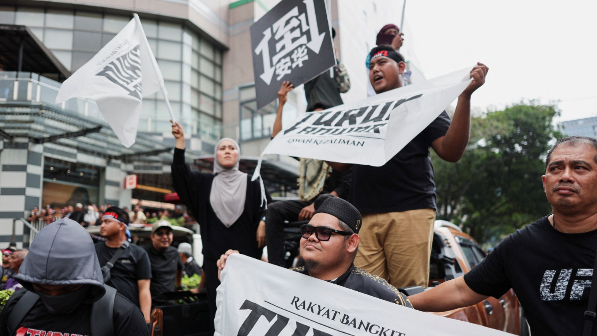 Malaysian Citizens Protest Rising Prices, Demand Prime Minister Anwar's Resignation
